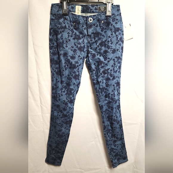 Volcom blue floral  (Railed - Denim Legging) jeans.  Sz 6 - Picture 2 of 4